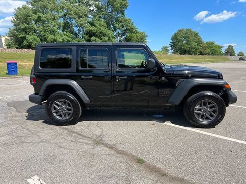 Used 2025 Jeep Wrangler Unlimited Sport AWD/4WD image 12