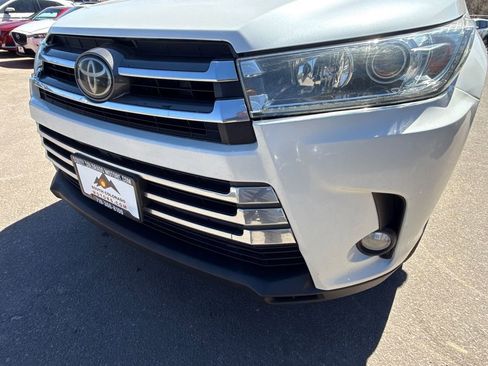 Used 2017 Toyota Highlander Limited image 9