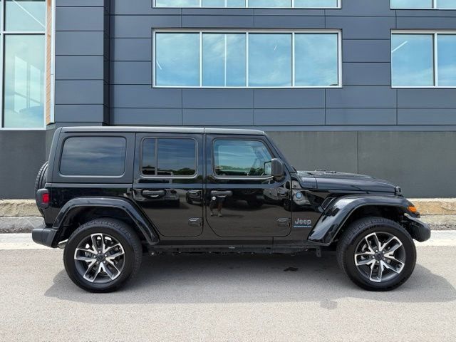Used 2024 Jeep Wrangler Unlimited w/ Convenience Group AWD/4WD image 2