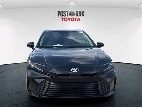 Used 2025 Toyota Camry LE image 2