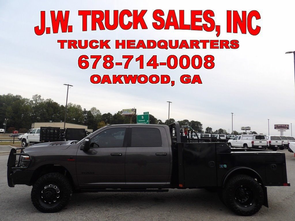Used 2025 RAM 3500 Laramie AWD/4WD image 2
