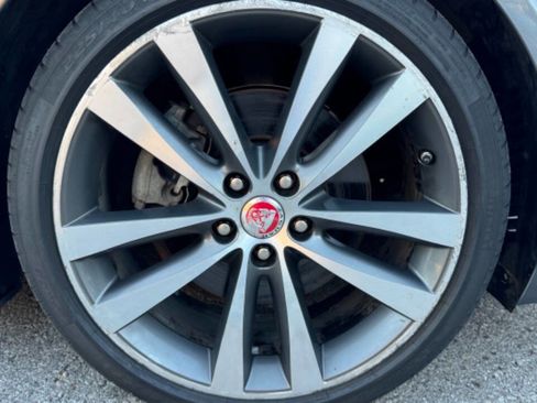 Used 2017 Jaguar XE Prestige image 32