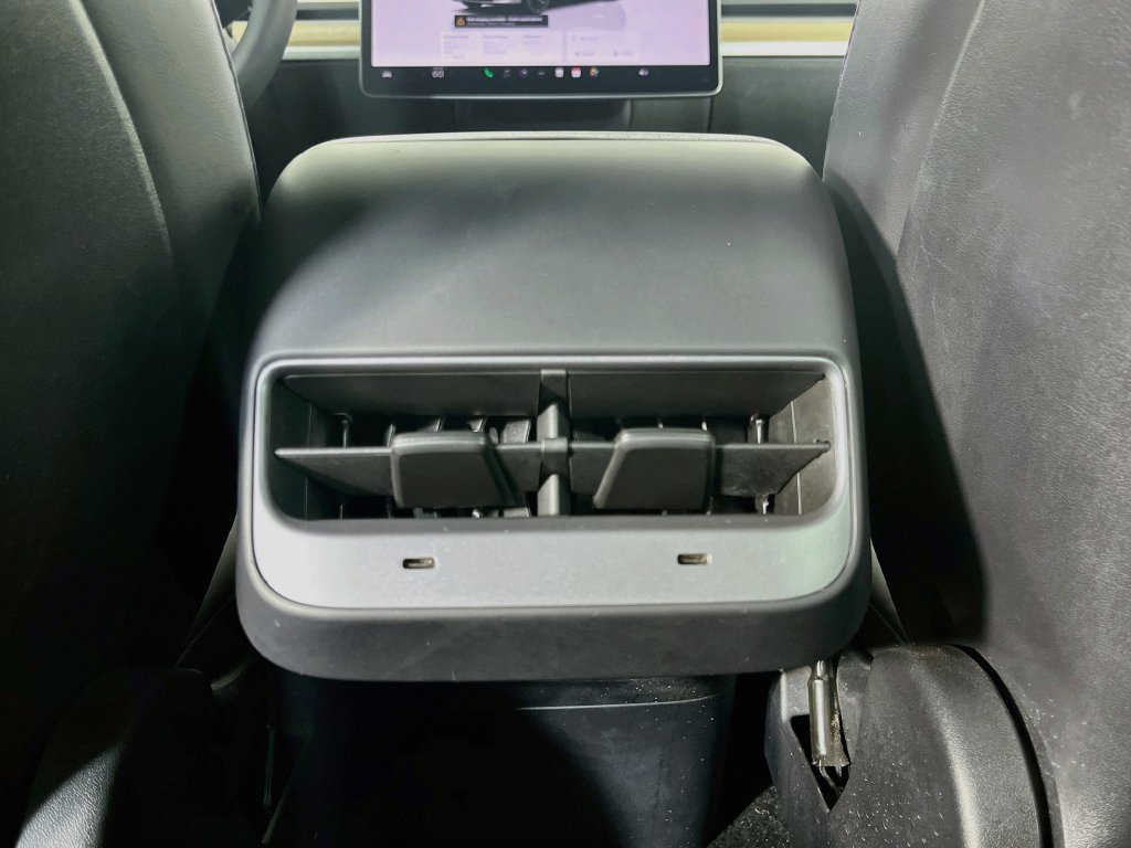 Used 2022 Tesla Model Y Long Range AWD/4WD image 29
