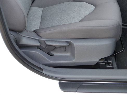 Used 2018 Toyota Camry LE FWD image 37
