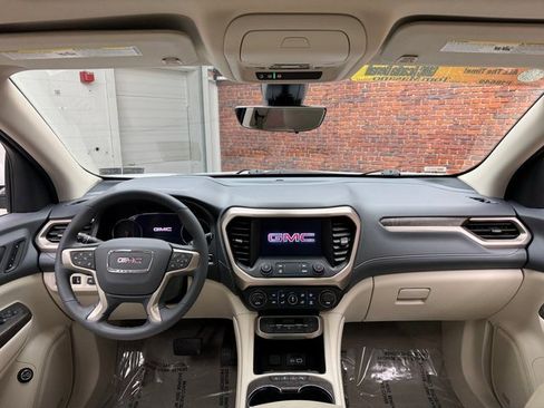 Used 2023 GMC Acadia Denali w/ Denali Technology Package image 12
