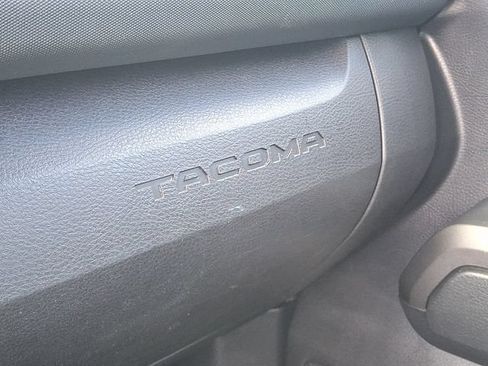 Used 2020 Toyota Tacoma TRD Off-Road w/ Technology Package AWD/4WD image 18