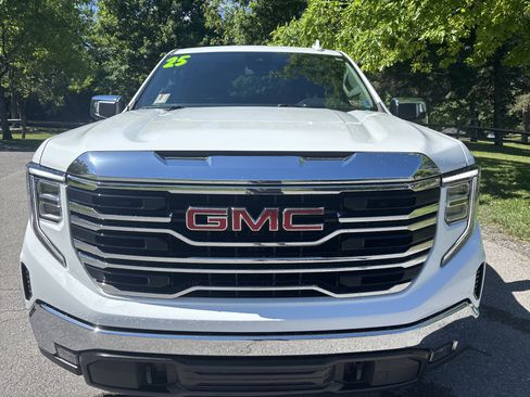 Used 2025 GMC Sierra 1500 SLT AWD/4WD image 9