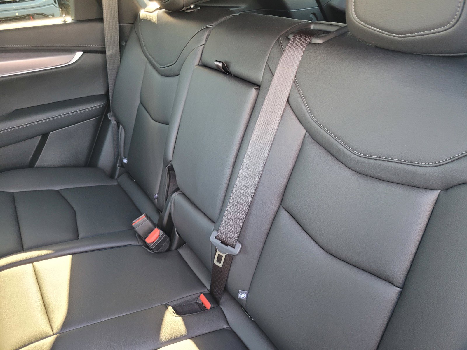 New 2026 Cadillac XT5 Luxury w/ LPO, ONYX Package AWD/4WD image 6