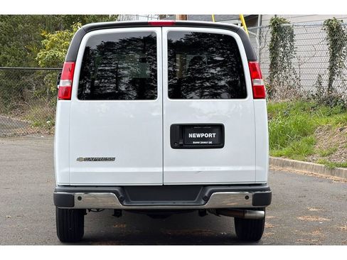 Used 2024 Chevrolet Express 3500 LT w/ LT Preferred Equipment Group RWD image 5