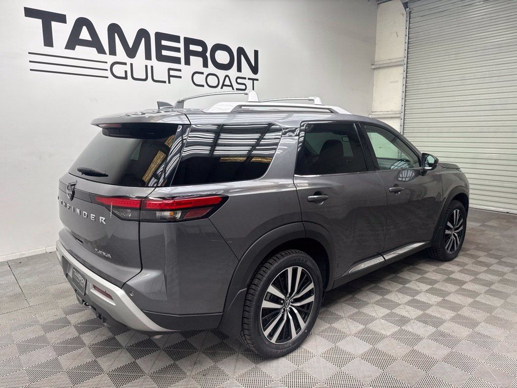 Used 2025 Nissan Pathfinder Platinum FWD image 6