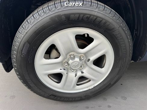 Used 2011 Toyota RAV4 image 29