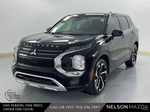 Used 2022 Mitsubishi Outlander SE image 1