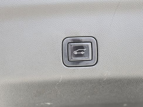 Used 2022 Chevrolet Tahoe Z71 w/ Luxury Package image 48