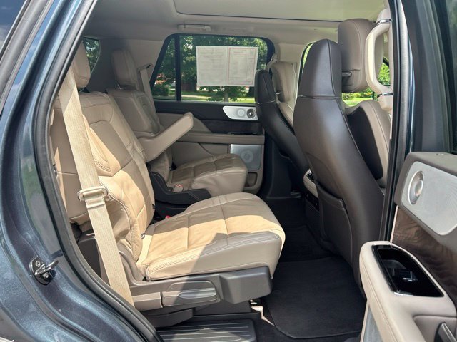 Used 2022 Lincoln Navigator Reserve AWD/4WD image 23