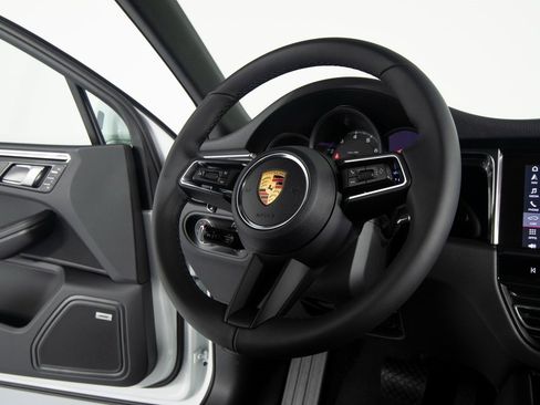 New 2026 Porsche Macan image 30