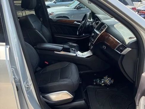 Used 2016 Mercedes-Benz GL 550 4MATIC image 23