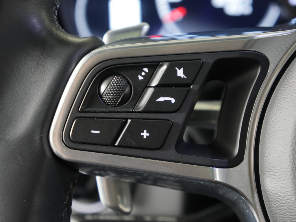 Certified 2023 Porsche Cayenne Coupe AWD/4WD image 26