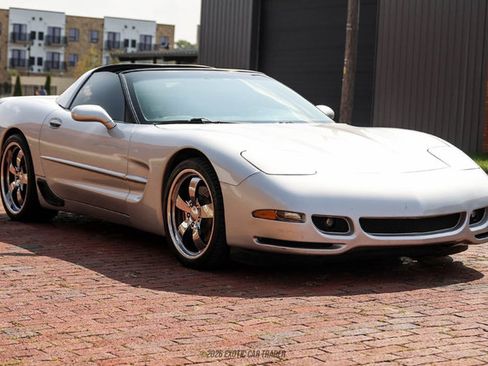 Used 2003 Chevrolet Corvette Coupe RWD image 10