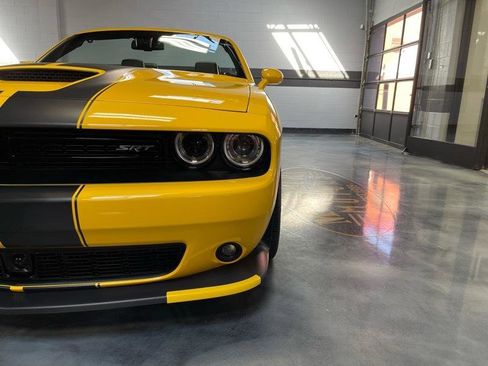 Used 2017 Dodge Challenger SRT w/ Technology Group image 5