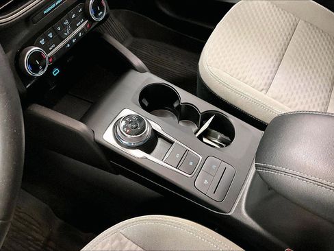 Used 2022 Ford Escape SE w/ SE Sport Appearance Package image 16