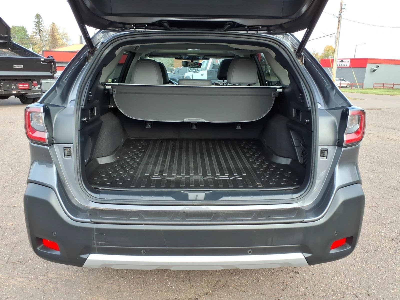 Used 2025 Subaru Outback Limited AWD/4WD image 12