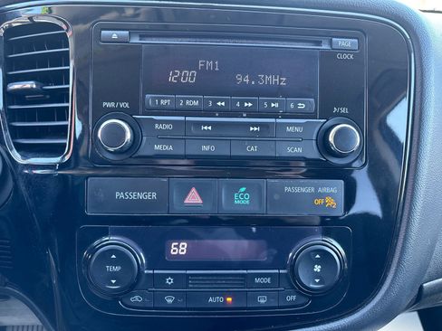 Used 2016 Mitsubishi Outlander SE image 29