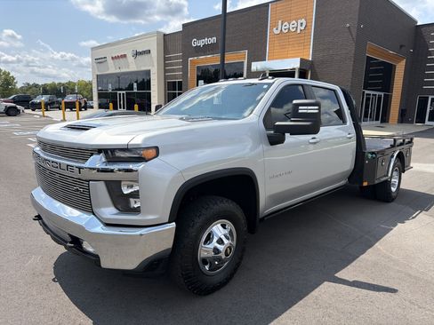 Used 2022 Chevrolet Silverado 3500 LT w/ Convenience Package AWD/4WD image 1