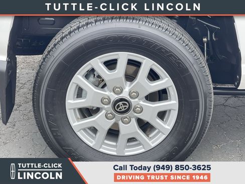 Used 2025 Toyota Tacoma SR5 AWD/4WD image 19