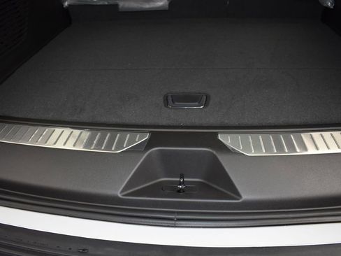 New 2025 Chevrolet Suburban Premier image 19