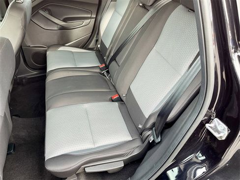 Used 2019 Ford Escape SE image 24