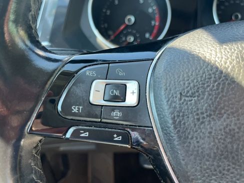 Used 2019 Volkswagen Tiguan SE FWD image 16