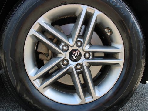 Used 2018 Hyundai Santa Fe Sport AWD/4WD image 22