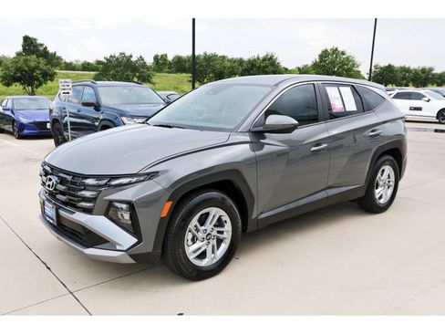 Certified 2026 Hyundai Tucson SE FWD image 3