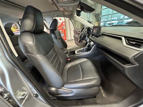 Used 2022 Toyota RAV4 XLE Premium AWD/4WD image 40