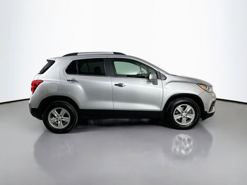 Used 2020 Chevrolet Trax LT w/ LT Convenience Package image 4