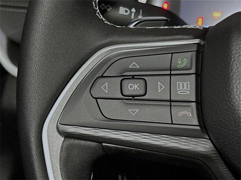 New 2025 Jeep Grand Cherokee Altitude image 28