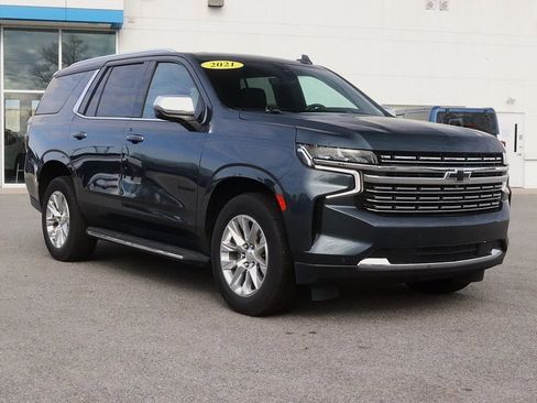 Used 2021 Chevrolet Tahoe Premier w/ Premium Package image 3