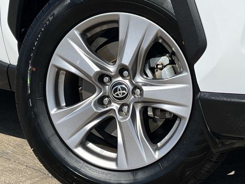 Used 2025 Toyota RAV4 XLE FWD image 28