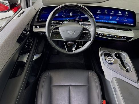 Certified 2025 Cadillac Optiq Luxury 2 image 22