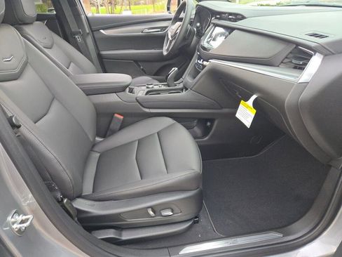 New 2026 Cadillac XT5 Luxury image 6