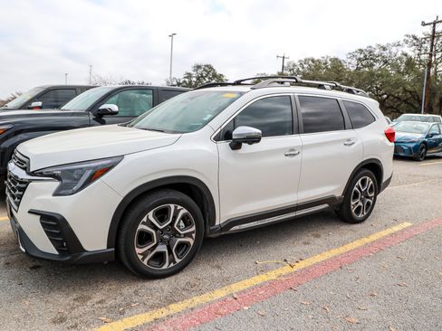 Used 2023 Subaru Ascent Touring image 3