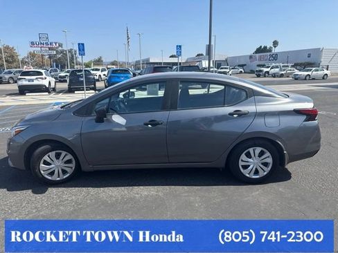 Used 2020 Nissan Versa S FWD image 7
