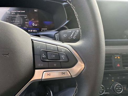 Used 2024 Volkswagen Taos SE image 28