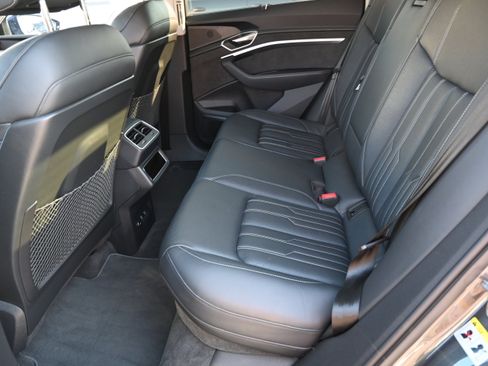 Used 2021 Audi e-tron Prestige w/ Prestige Package image 24
