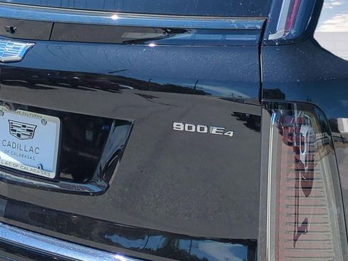 New 2026 Cadillac Vistiq Sport w/ LPO, Floor Liner Package AWD/4WD image 19