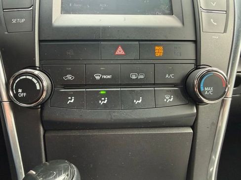 Used 2017 Toyota Camry SE image 12