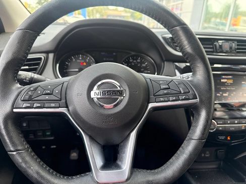 Used 2022 Nissan Rogue Sport SV AWD/4WD image 12