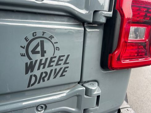 Used 2024 Jeep Wrangler Unlimited image 36