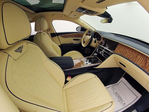 Certified 2022 Bentley Flying Spur V8 image 21