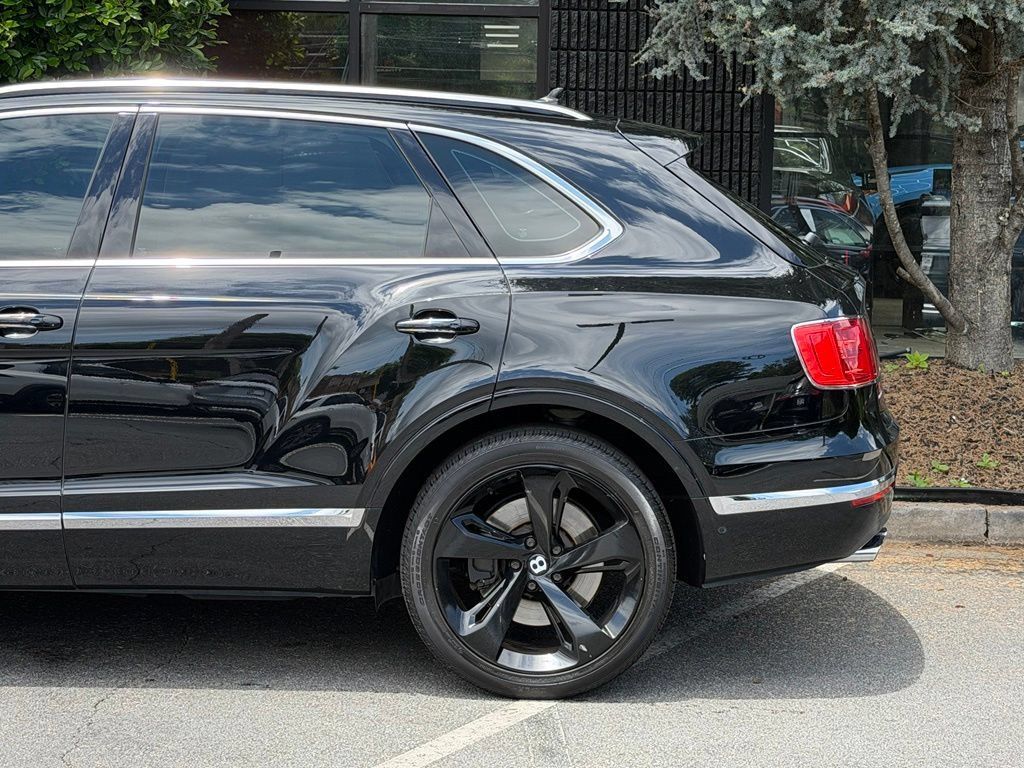 Used 2019 Bentley Bentayga AWD/4WD image 11
